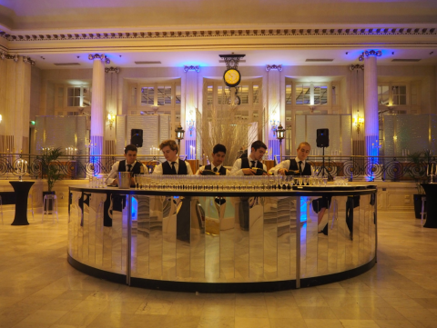 Mirrored Circular Bar
