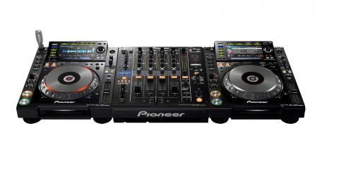 CDJ 2000 Nexus (x2) & DJM 900 Mixer
