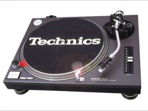 Technics 1210 Mk2 - DJ Turntable (Pair)